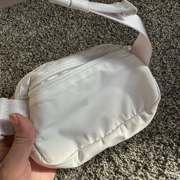 Lululemon Everywhere Belt Bag White - Picture 2 of 4